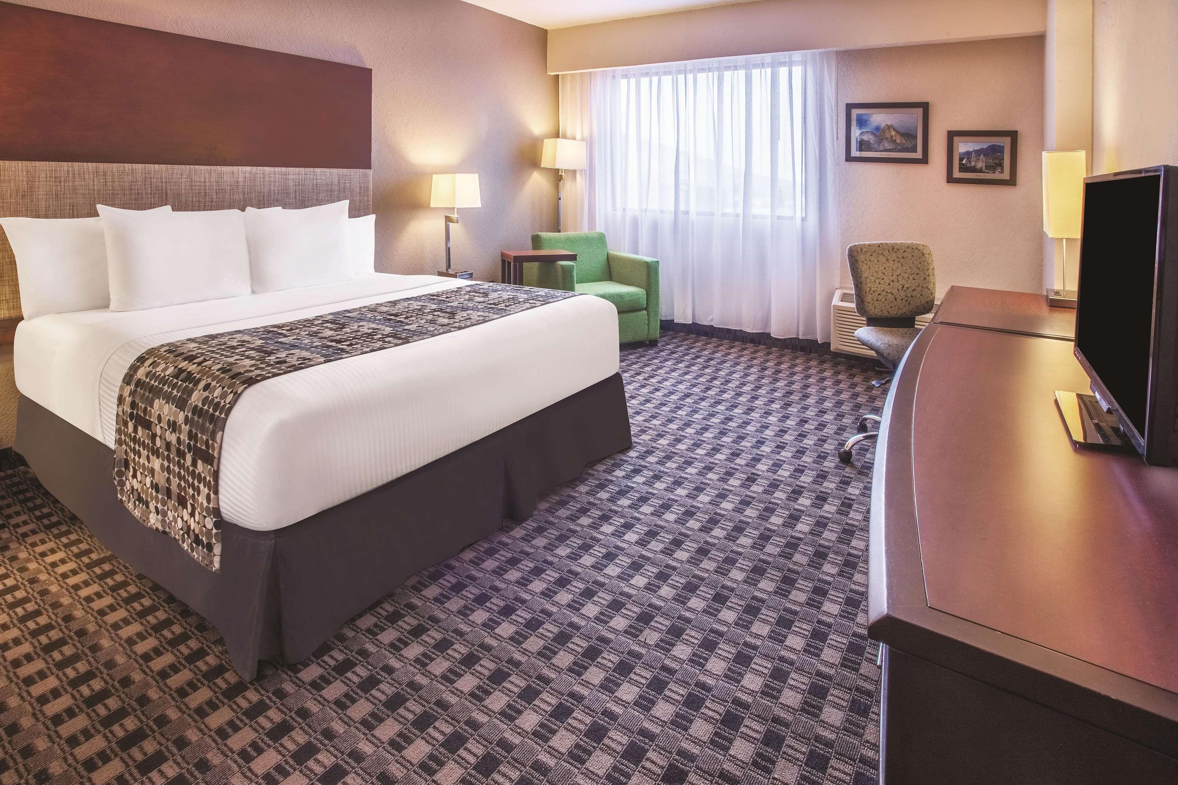 Chn Hotel Monterrey Norte, Trademark Collection By Wyndham Екстериор снимка