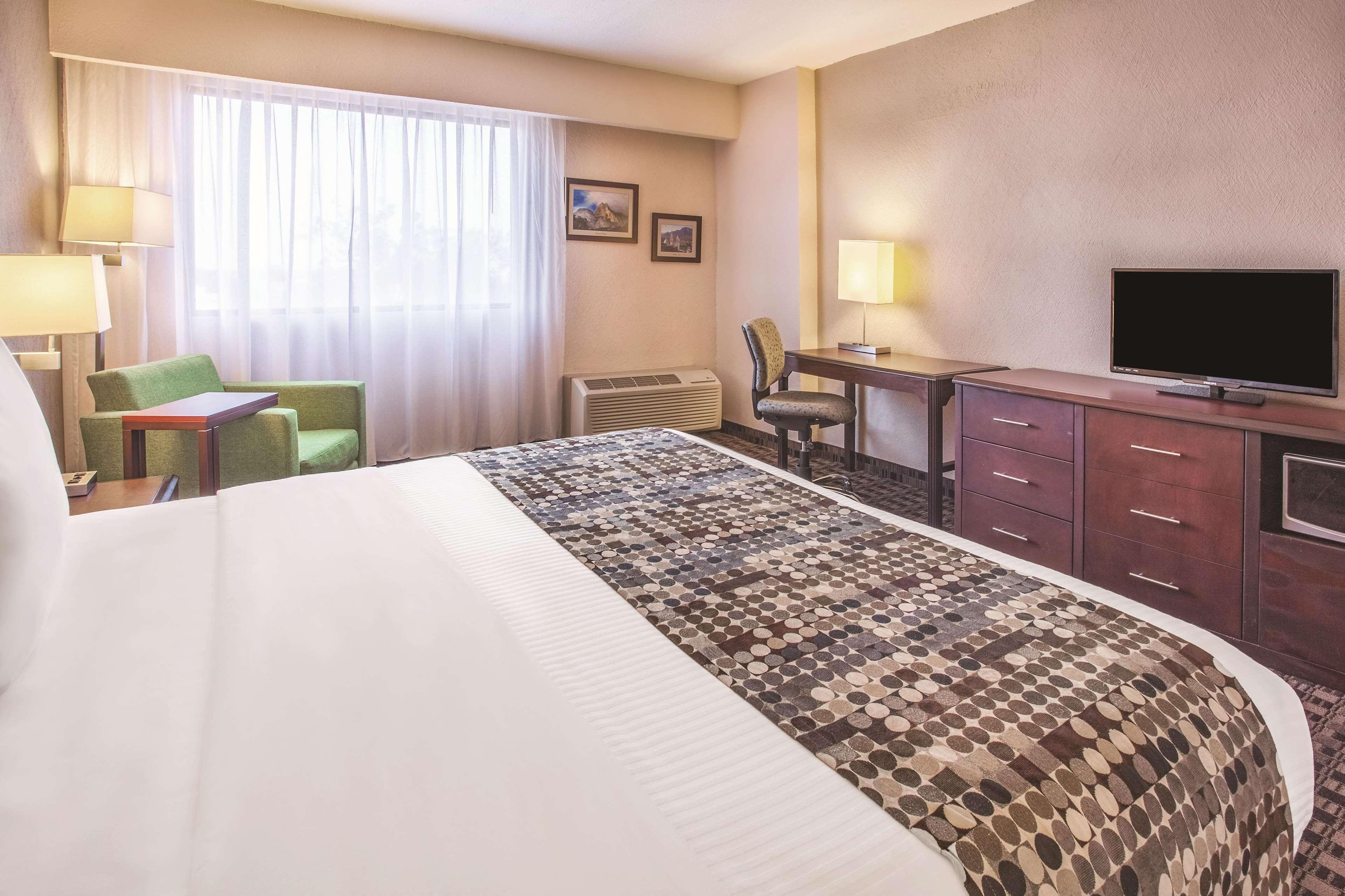 Chn Hotel Monterrey Norte, Trademark Collection By Wyndham Екстериор снимка
