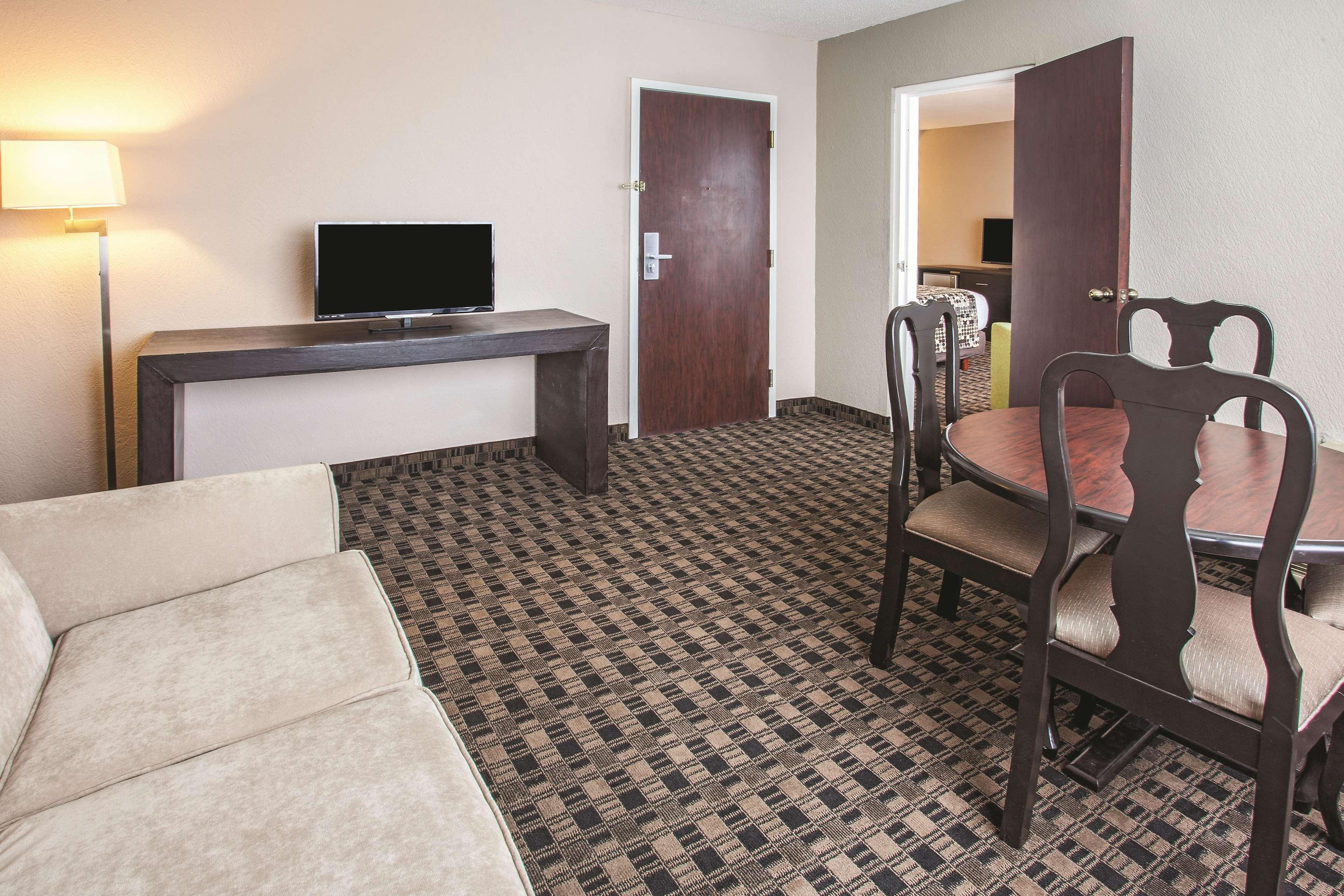Chn Hotel Monterrey Norte, Trademark Collection By Wyndham Екстериор снимка